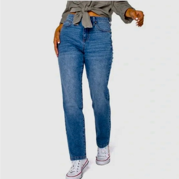 Hi Rise Curvy Mom Jeans - Picture 1 of 11